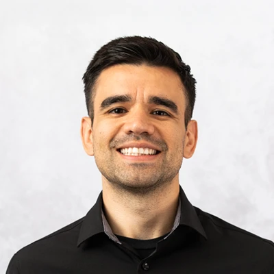A headshot photo of massage therapist Alberto Lizarraga of Rhodes Chiropractic
