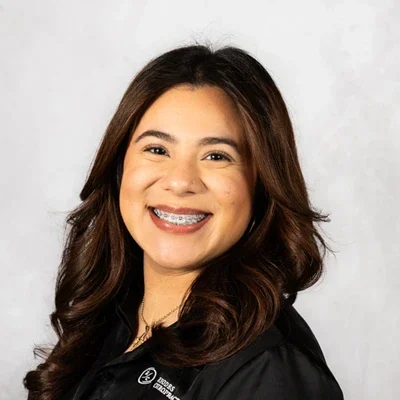 Chiropractic Tigard OR Samy Alvarado Hernandez Team A headshot photo of receptionist and chiropractic assistant Samy Alvarado-Hernandez of Rhodes Chiropractic